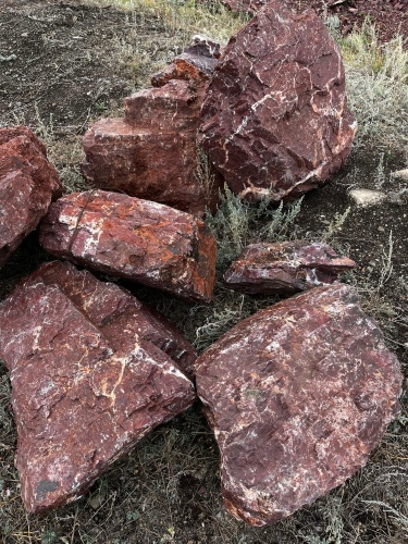 Камни для ландшафтного дизайна красно-фиолетовые 10-60 килограмм купить в Сатке