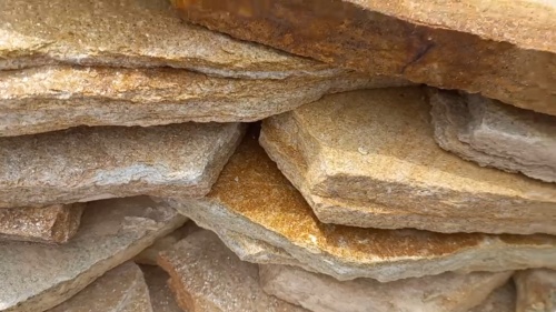 Плитняк златолит жёлтый золотистый для отмостки купить в Сатке