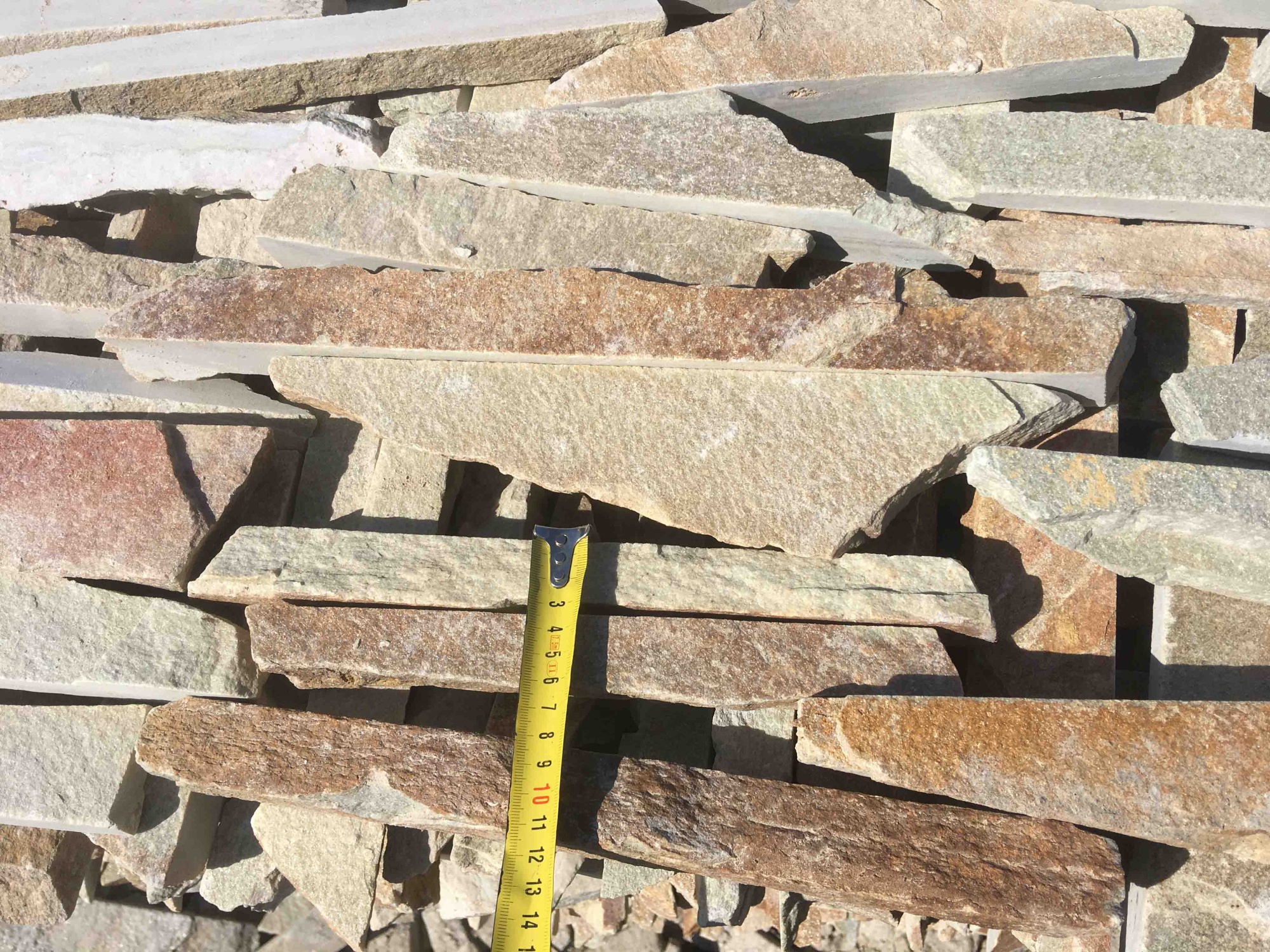 Горбушка златолит золотистый для облицовки купить в Сатке