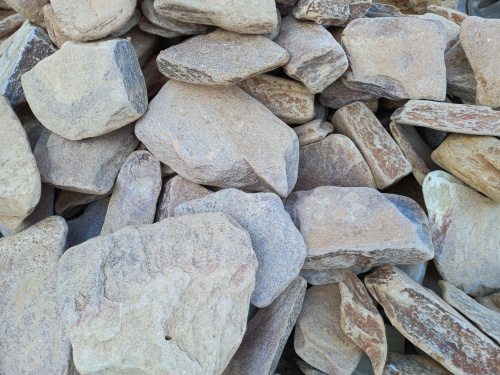 Златолит жёлтый, жёлто-зелёный глыбки и валуны для ланшафтного дизайна купить в Сатке