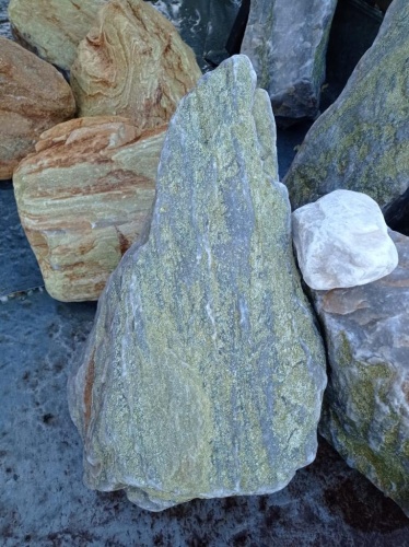 Златолит жёлтый, жёлто-зелёный глыбки и валуны для ланшафтного дизайна купить в Сатке