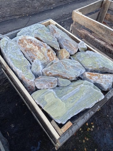 Златолит жёлтый, жёлто-зелёный глыбки и валуны для ланшафтного дизайна купить в Сатке