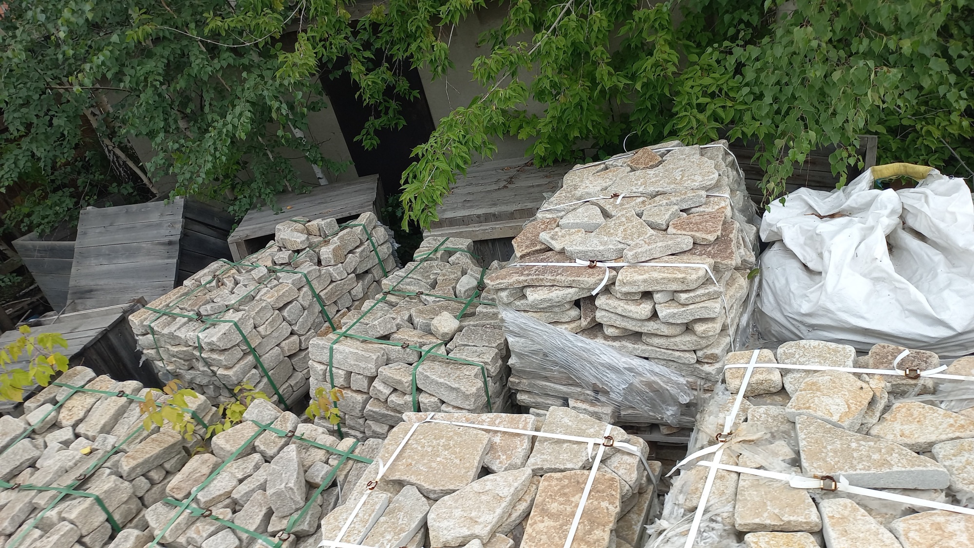 Плитняк гранитный галтованный купить в Сатке