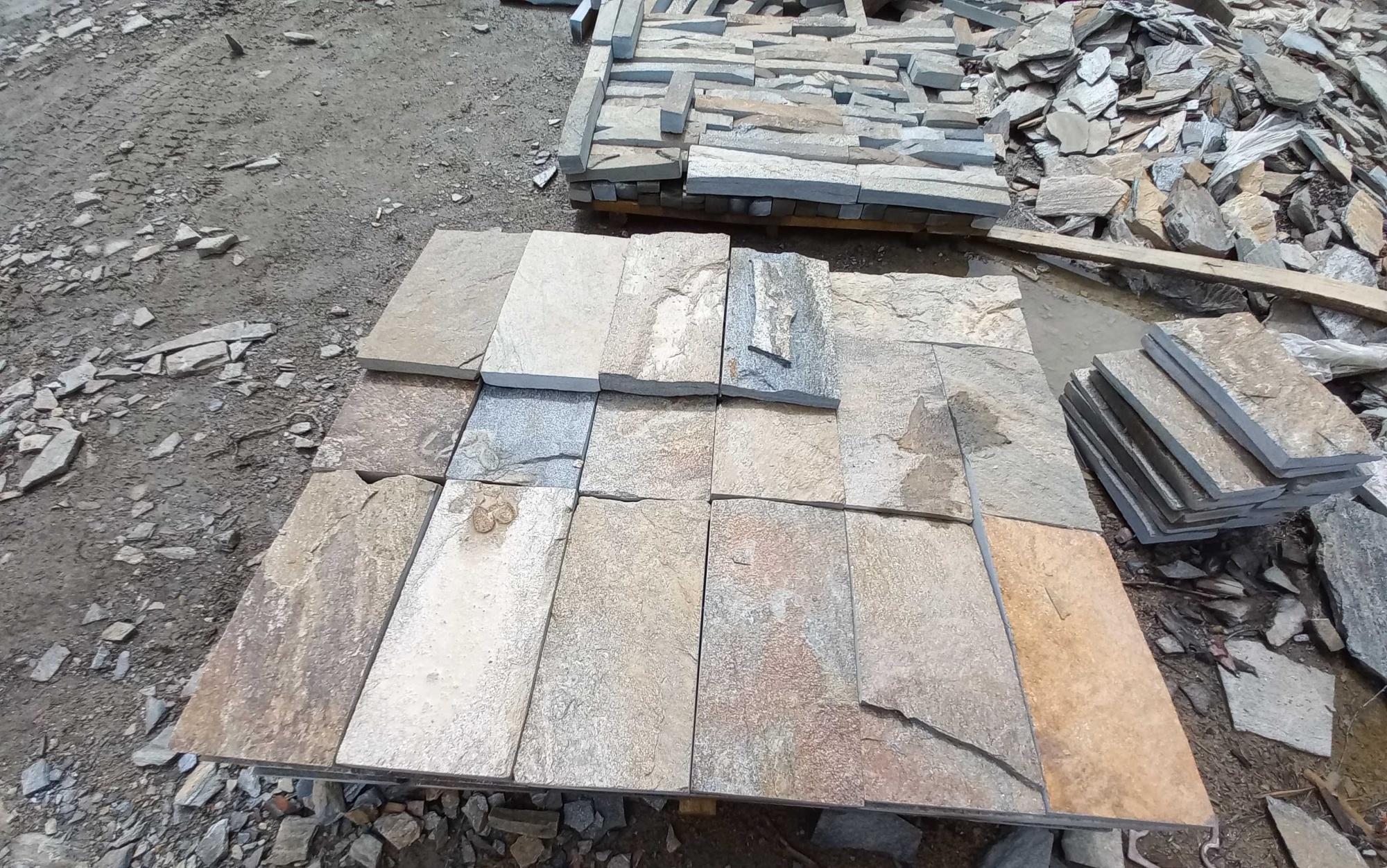 Плитка пилёная златолит Уральский для цоколя, отмостки купить в Сатке