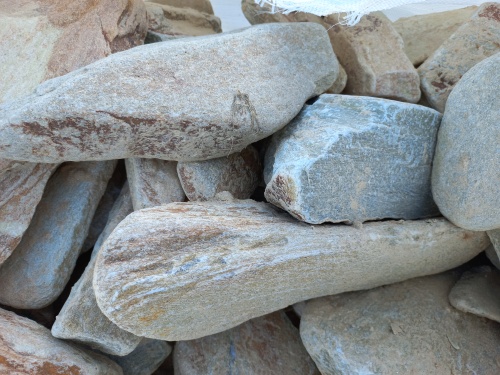 Златолит жёлтый, жёлто-зелёный глыбки и валуны для ланшафтного дизайна купить в Сатке