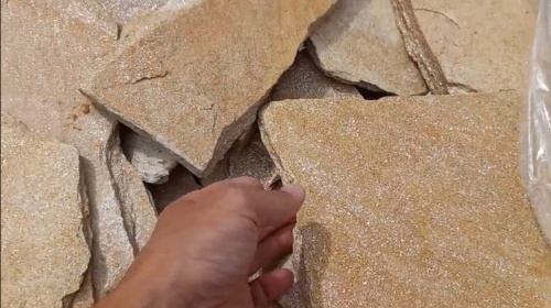 Плитняк златолит жёлтый золотистый для отмостки купить в Сатке