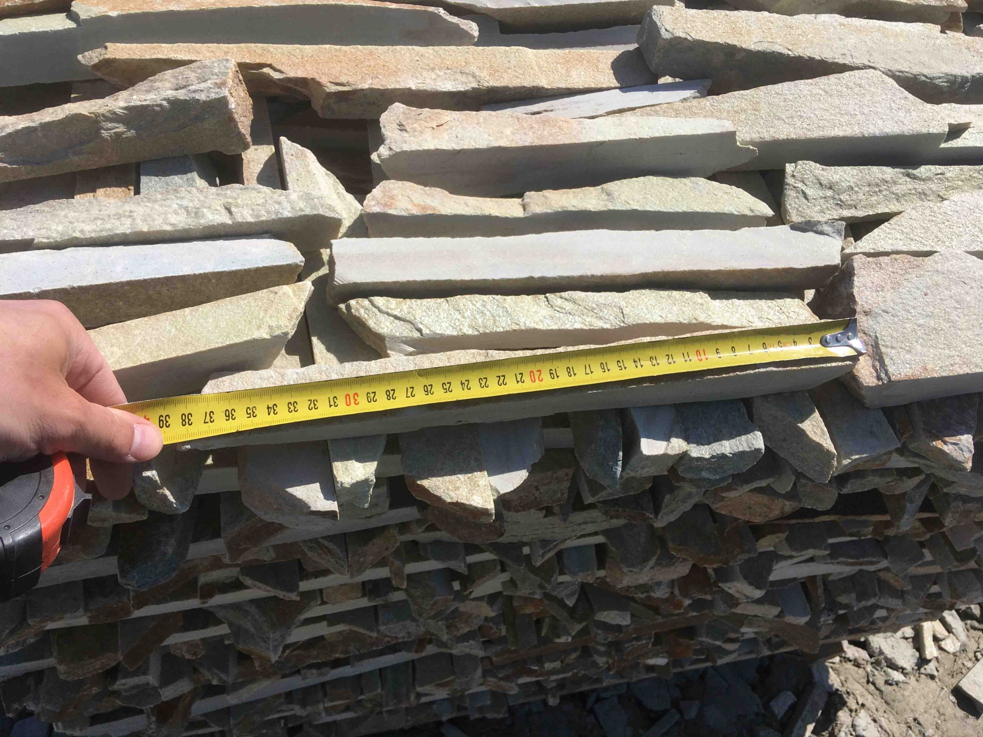 Горбушка златолит золотистый для облицовки купить в Сатке