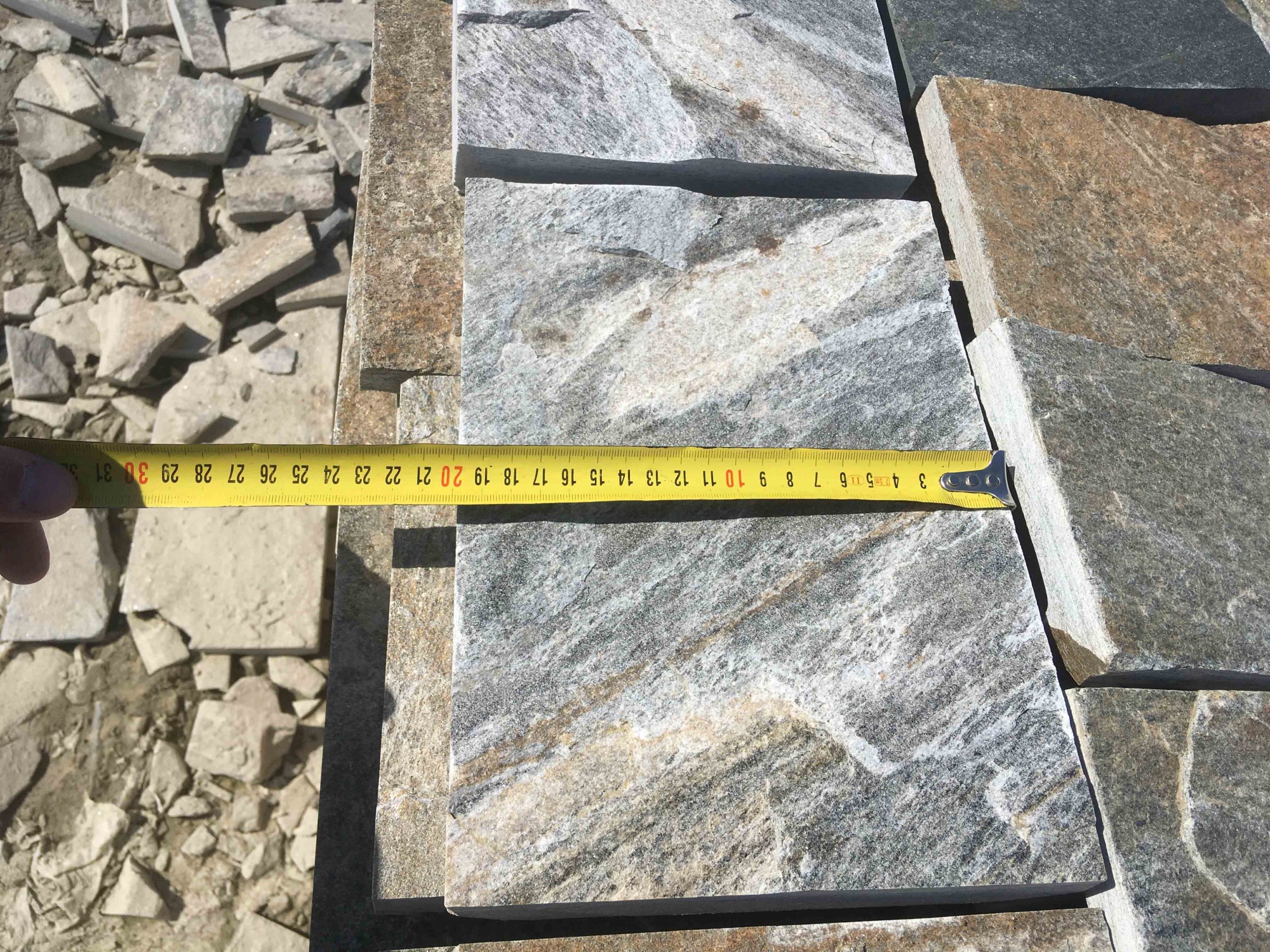 Плитка пилёная златолит Уральский для цоколя, отмостки купить в Сатке