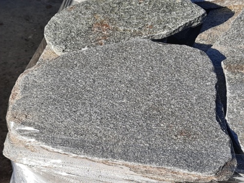 Златолит серебристый галтованный для лестниц купить в Сатке