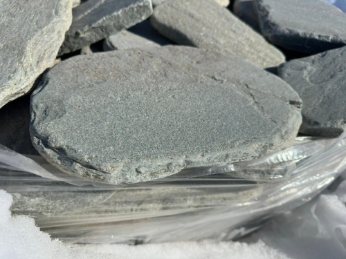 Плитняк златолит зелёный галтованный для мощения на бетон купить в Сатке