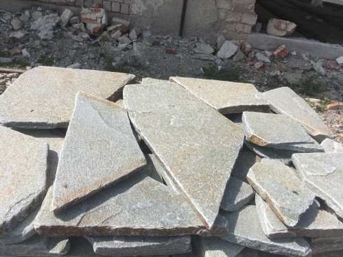 Златолит серебристый галтованный для лестниц купить в Сатке